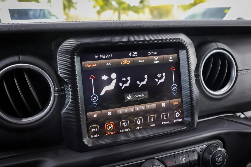 2020 Jeep JT Gladiator - Image 18 of 20