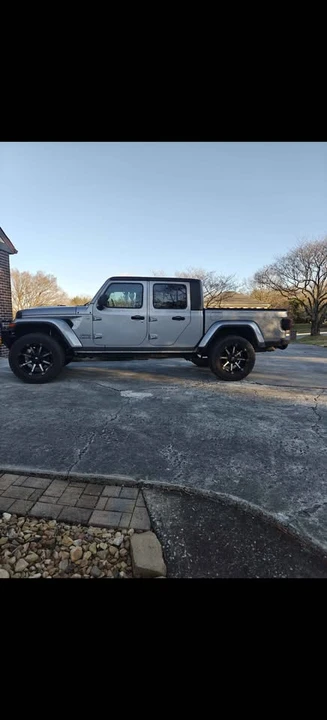 2020 Jeep JT Gladiator - Image 2 of 9