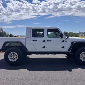 2020 Jeep Gladiator Overland Pickup 4D 5 ft