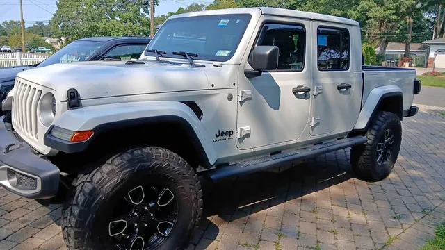 2020 Jeep Gladiator Overland Pickup 4D 5 ft
