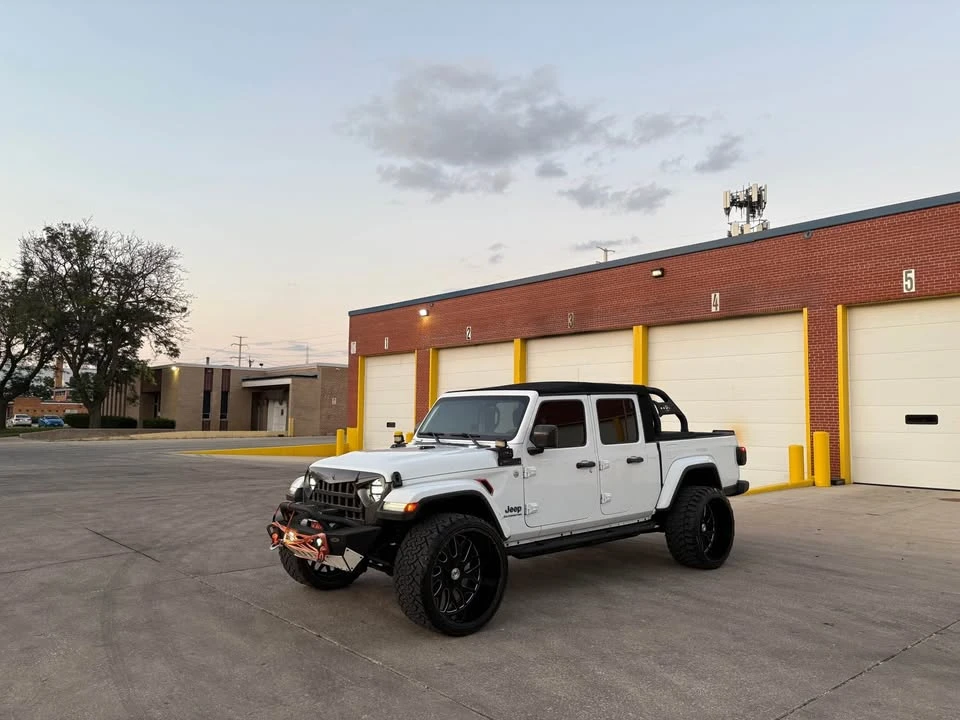 2020 Jeep JT Gladiator - Image 2 of 17