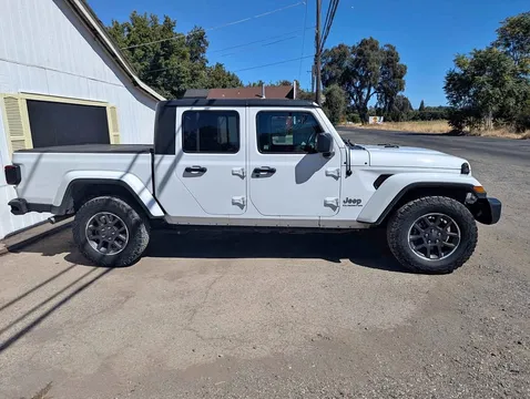 2020 Jeep Gladiator Overland Pickup 4D 5 ft