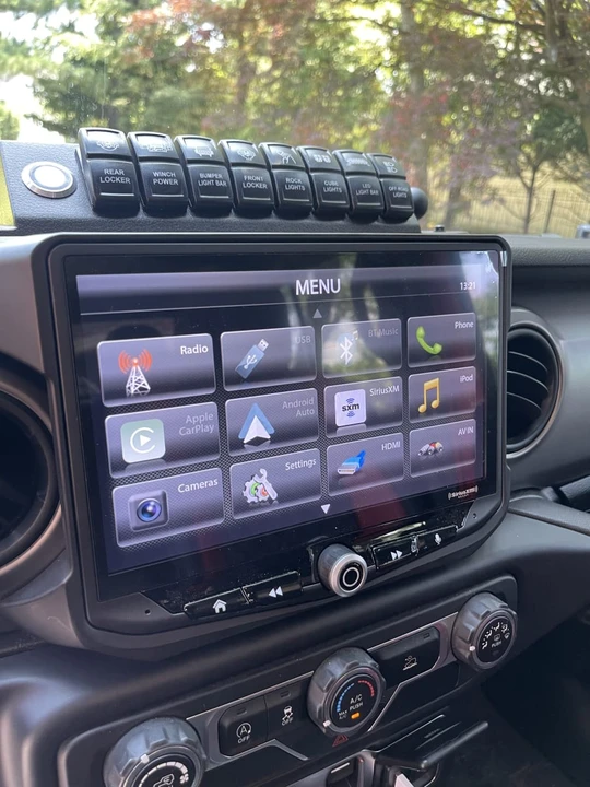 2020 Jeep JT Gladiator - Image 23 of 29