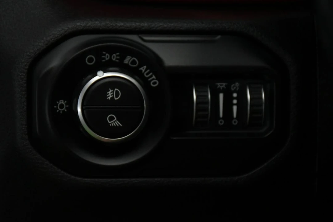 2020 Jeep JT Gladiator - Image 28 of 31