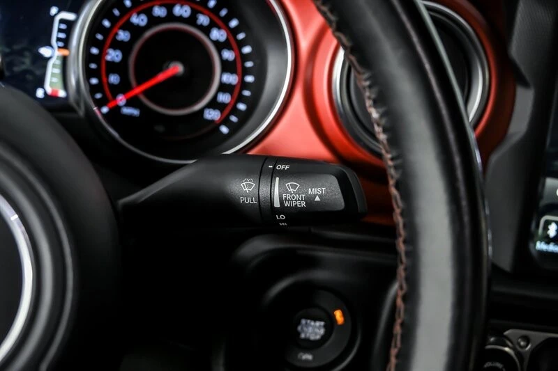 2020 Jeep - Image 24 of 31