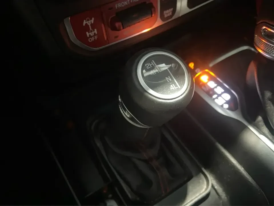 2020 Jeep JT Gladiator - Image 19 of 20