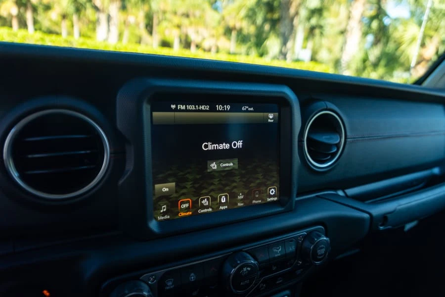 2020 Jeep JT Gladiator - Image 28 of 31