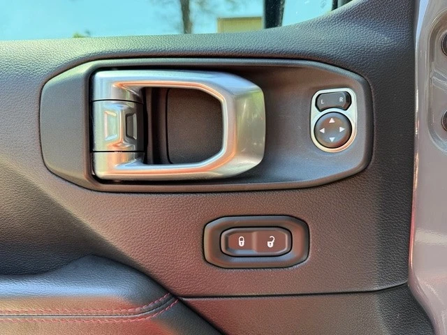 2020 Jeep JT Gladiator - Image 17 of 21