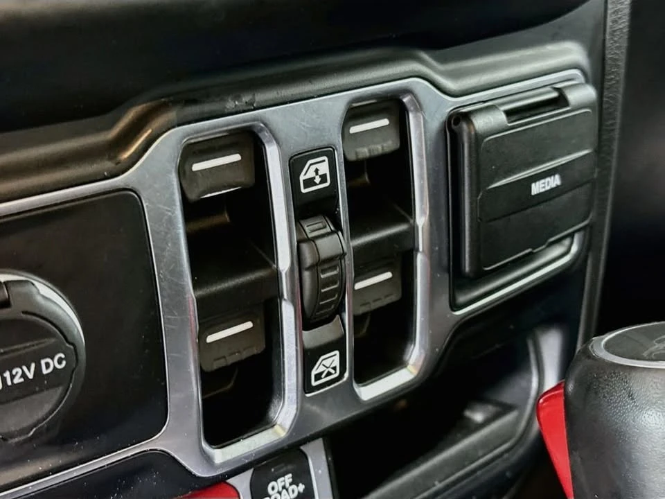 2020 Jeep JT Gladiator - Image 17 of 20