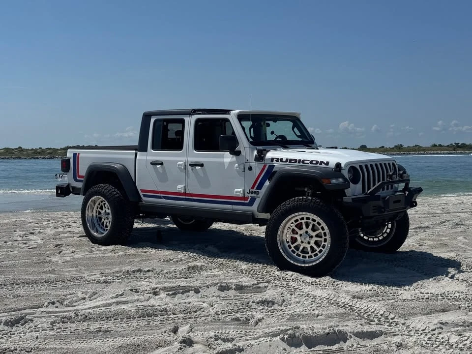 2020 Jeep JT Gladiator - Image 2 of 16