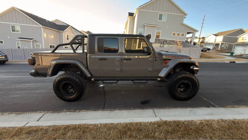 2020 Jeep JT Gladiator - Image 2 of 20