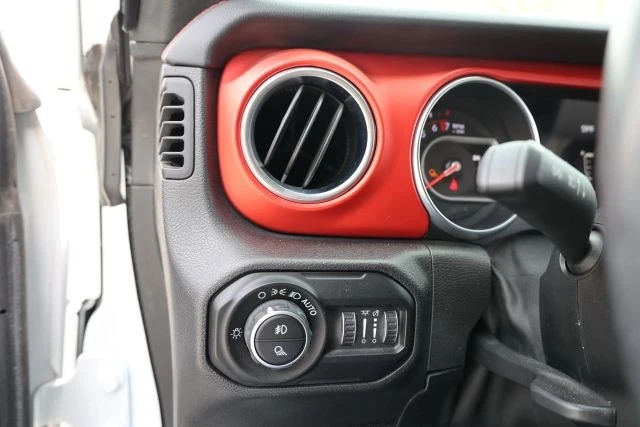 2020 Jeep JT Gladiator - Image 11 of 21