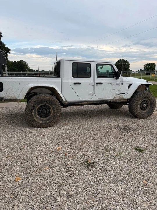 2020 Jeep JT Gladiator - Image 2 of 8