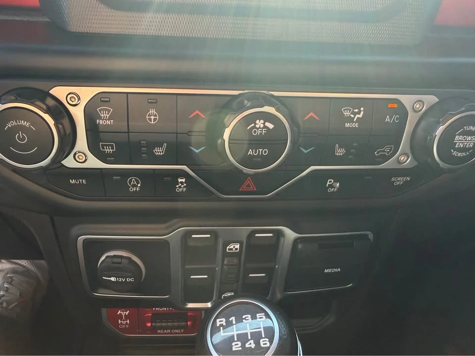 2020 Jeep JT Gladiator - Image 14 of 15