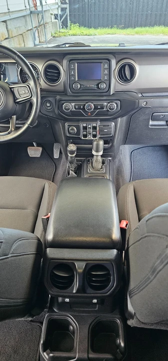 2020 Jeep JT Gladiator - Image 18 of 31