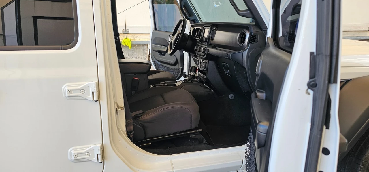 2020 Jeep JT Gladiator - Image 21 of 31