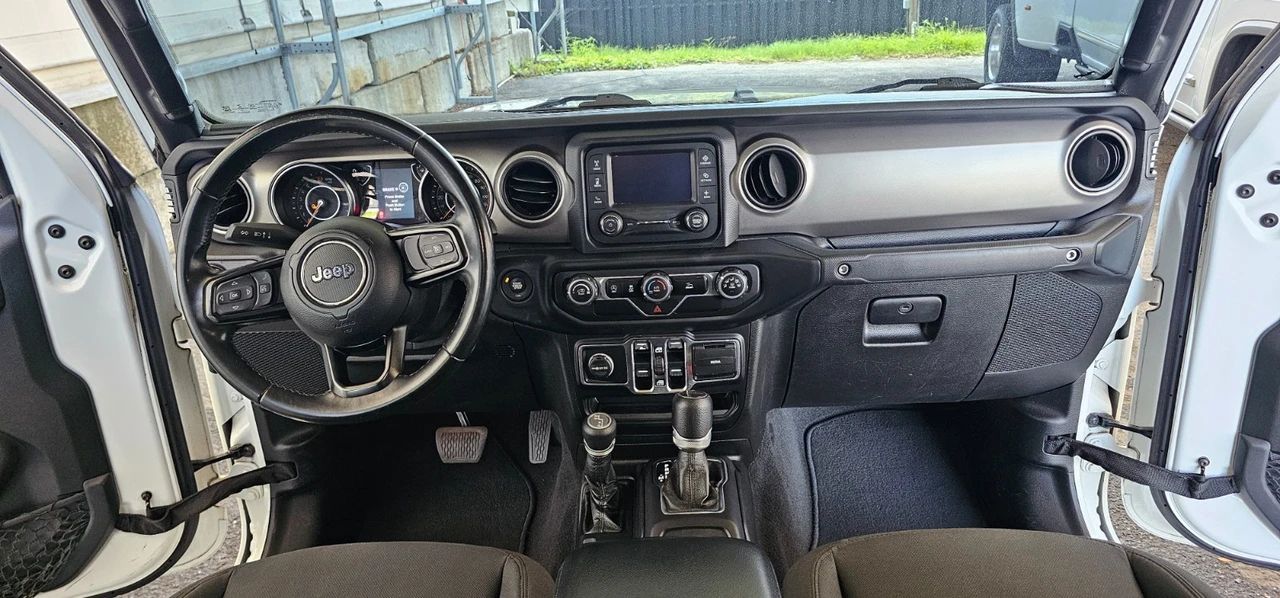 2020 Jeep JT Gladiator - Image 17 of 31