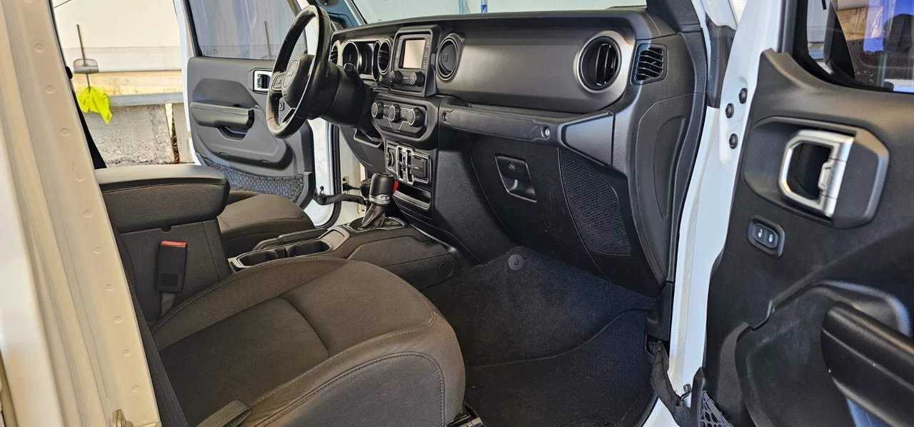 2020 Jeep JT Gladiator - Image 22 of 31