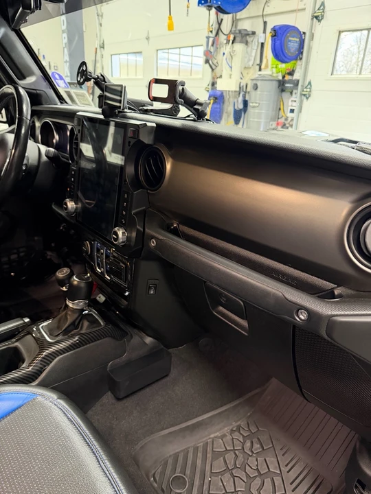 2020 Jeep JT Gladiator - Image 18 of 21