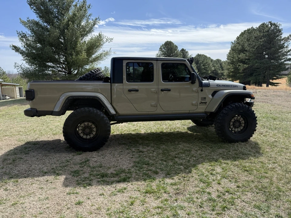 2020 Jeep JT Gladiator - Image 2 of 23