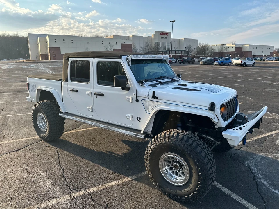2020 Jeep JT Gladiator - Image 11 of 31