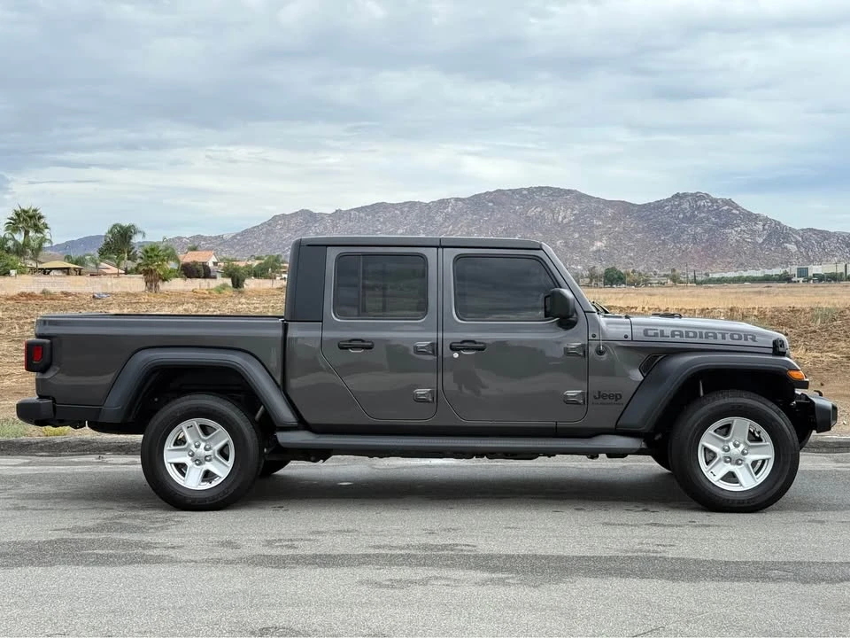 2020 Jeep JT Gladiator - Image 2 of 12