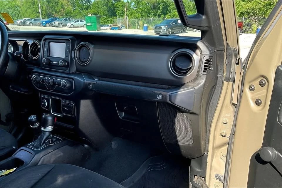 2020 Jeep JT Gladiator - Image 17 of 20