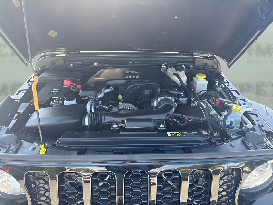 2020 Jeep JT Gladiator - Image 25 of 29