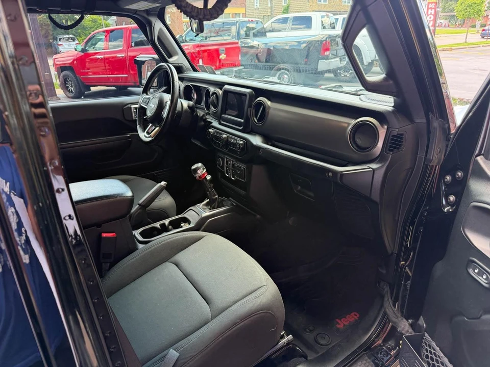 2020 Jeep JT Gladiator - Image 19 of 31