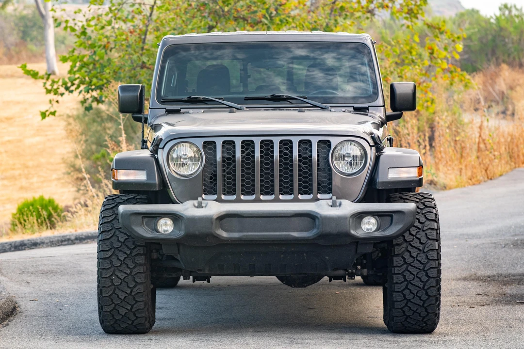 2020 Jeep JT Gladiator - Image 2 of 31