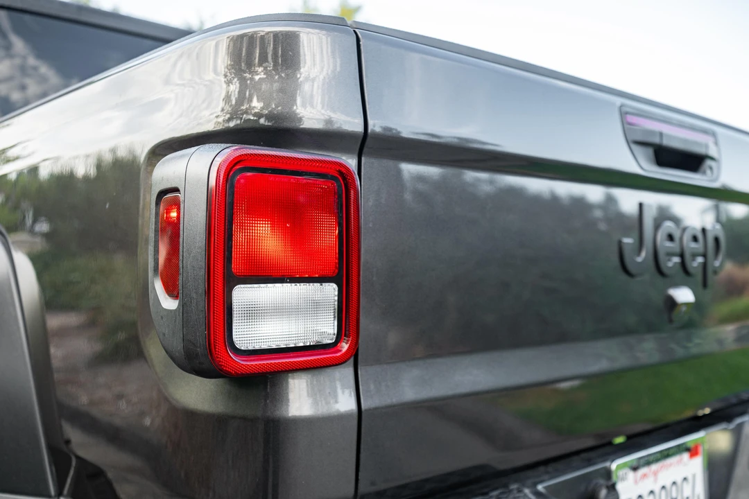 2020 Jeep JT Gladiator - Image 11 of 31