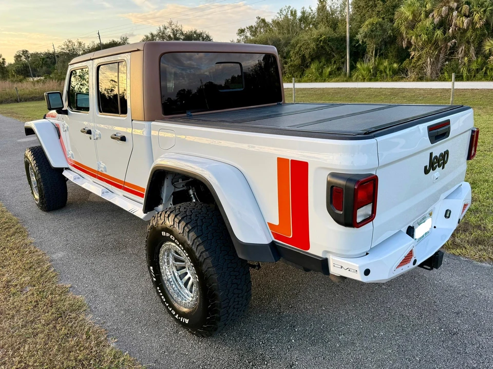 2020 Jeep JT Gladiator - Image 10 of 31