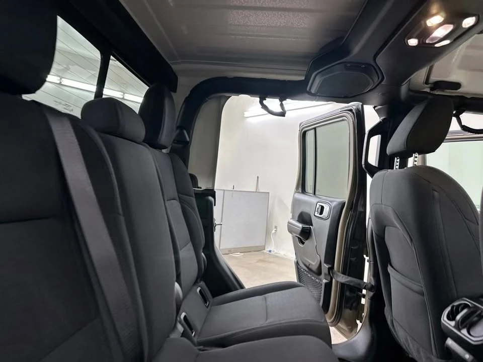 2020 Jeep JT Gladiator - Image 14 of 19