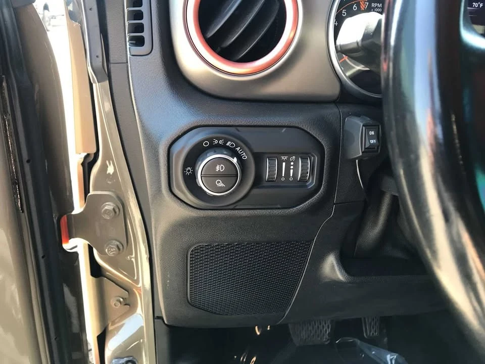 2020 Jeep JT Gladiator - Image 15 of 20
