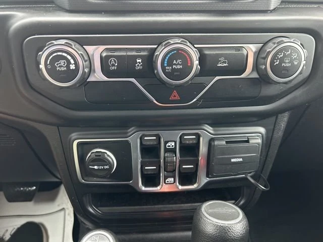 2020 Jeep JT Gladiator - Image 16 of 19
