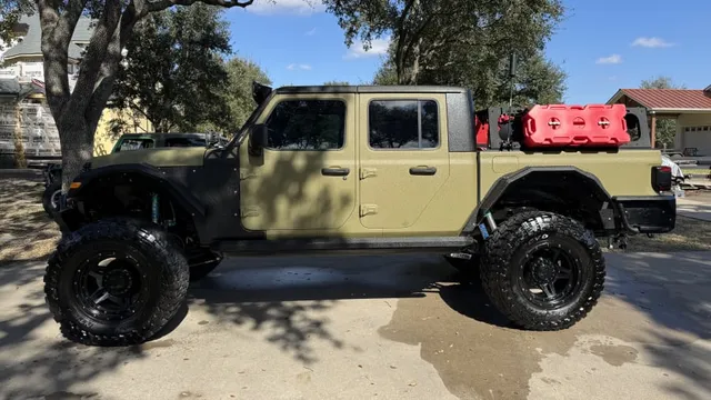 2020 Jeep Gladiator Sport