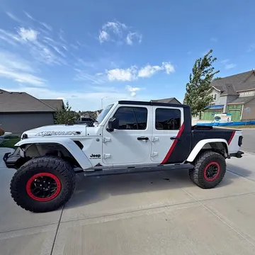 2020 Jeep Gladiator Sport Pickup 4D 5 ft