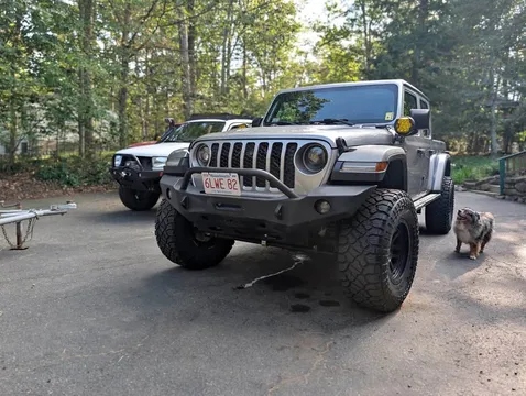 2020 Jeep Gladiator Sport Pickup 4D 5 ft