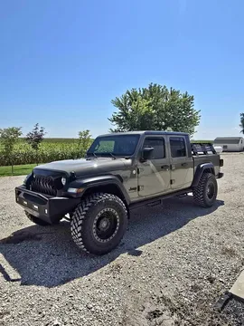 2020 Jeep Gladiator Sport Pickup 4D 5 ft