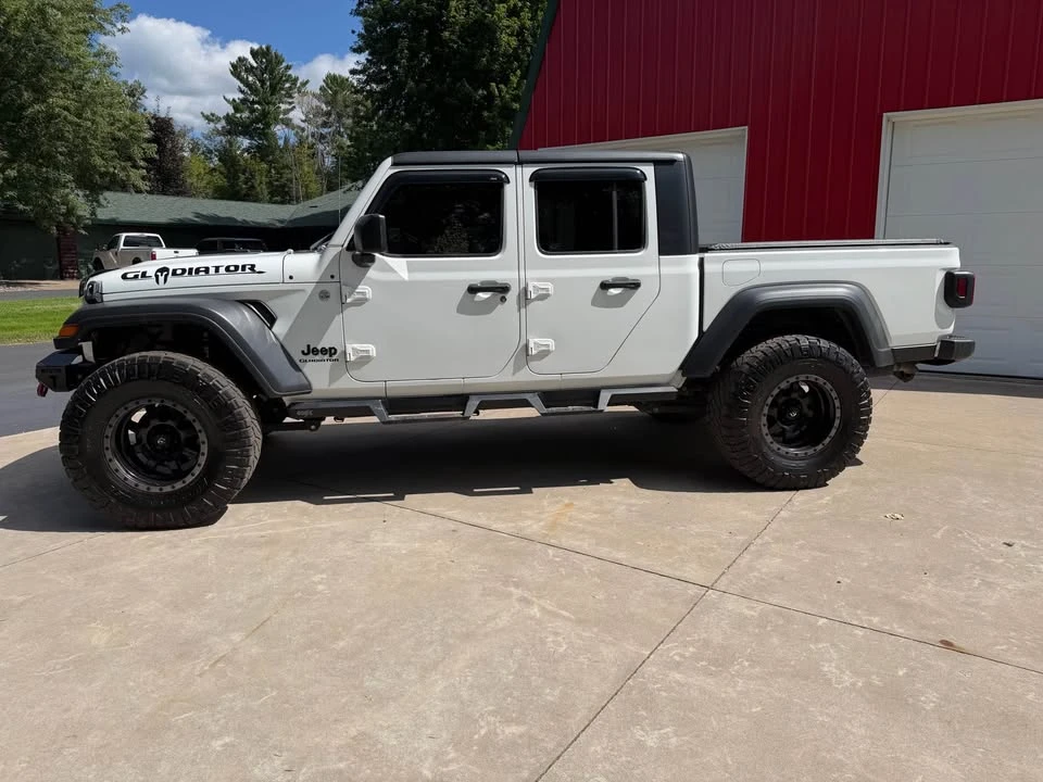 2020 Jeep JT Gladiator - Image 2 of 11