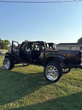2020 Jeep Gladiator Sport Pickup 4D 5 ft