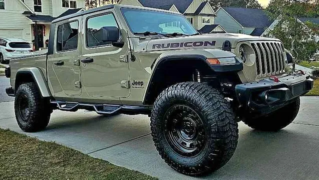 2020 Jeep Gladiator Sport Pickup 4D 5 ft