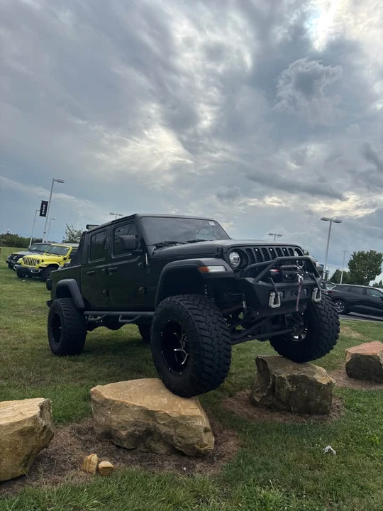 2020 Jeep JT Gladiator - Image 2 of 9