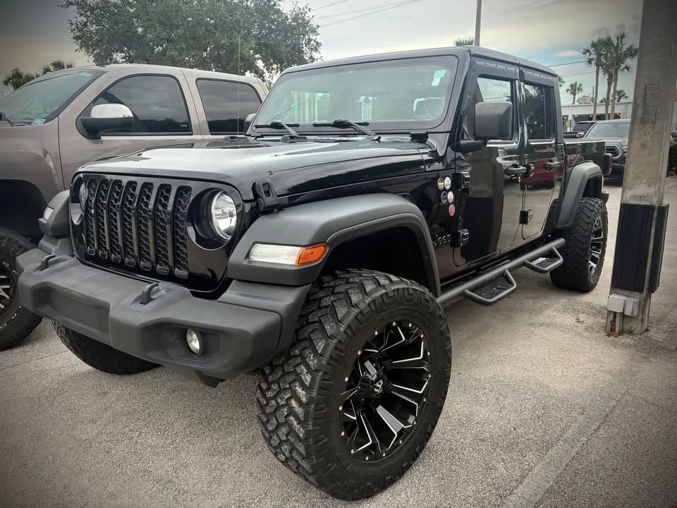 2020 Jeep JT Gladiator - Image 2 of 9