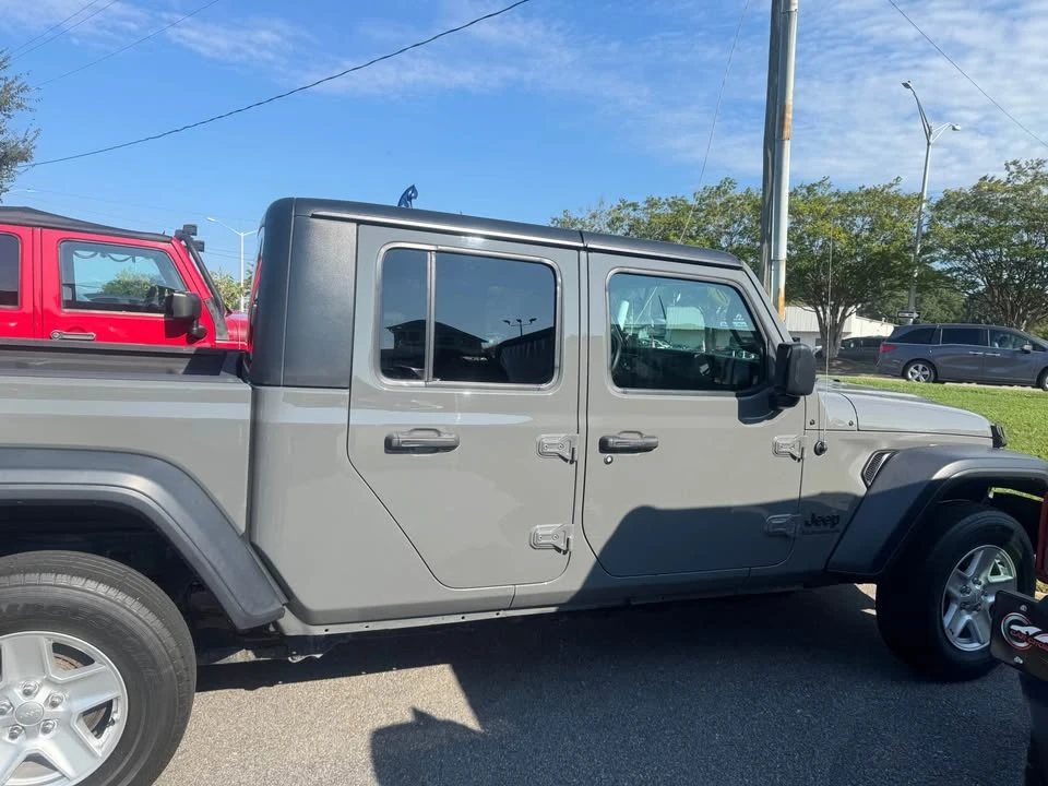 2020 Jeep JT Gladiator - Image 2 of 12