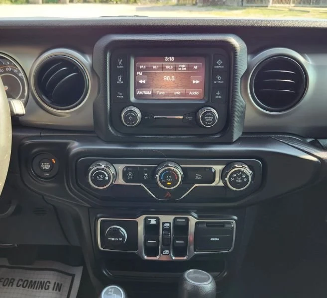 2020 Jeep JT Gladiator - Image 17 of 20