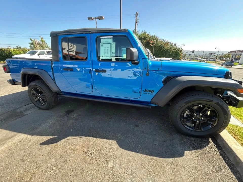 2020 Jeep JT Gladiator - Image 2 of 9