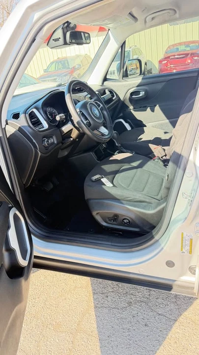 2020 Jeep Renegade - Image 5 of 10
