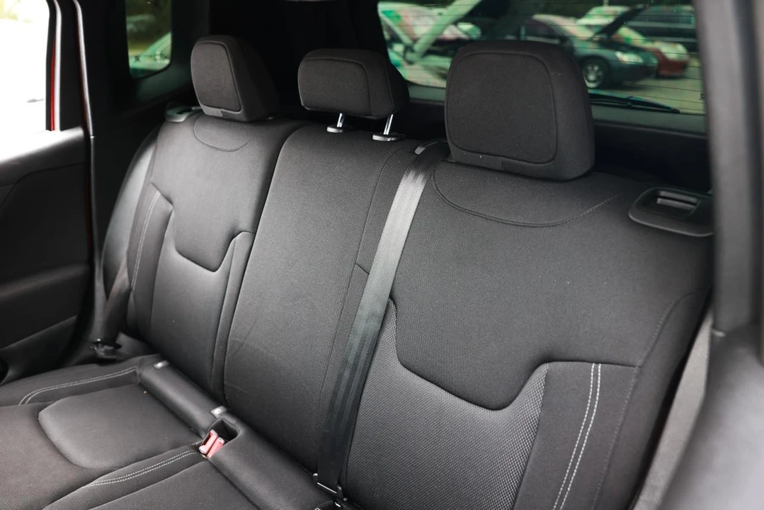 2020 Jeep Renegade - Image 8 of 21