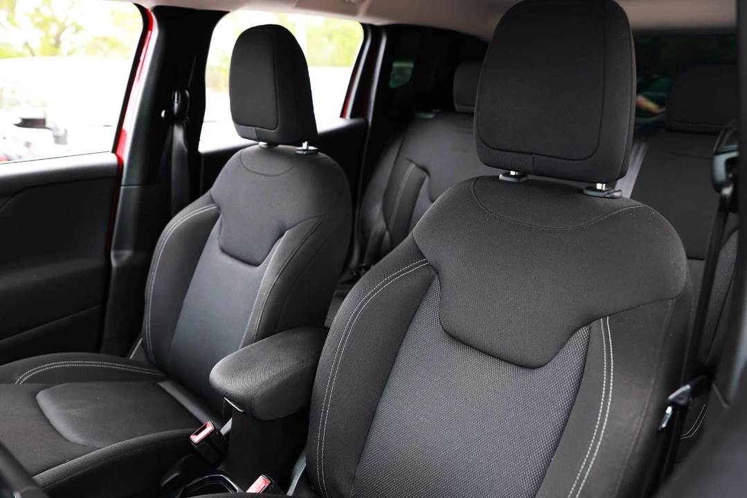 2020 Jeep Renegade - Image 6 of 21